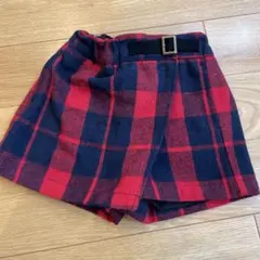 赤と紺のチェック柄ショートパンツ