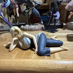 NARUTO 綱手 フィギュア 寝そべりのサムネイル