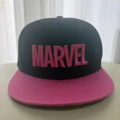 MARVEL キャップ ブラック×ピンク アメコミ総柄のサムネイル