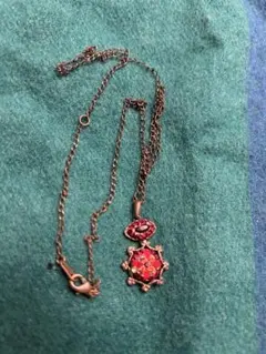 デパートの催事ヨーロッパヴィンテージ赤い装飾 ネックレスガーネット風？