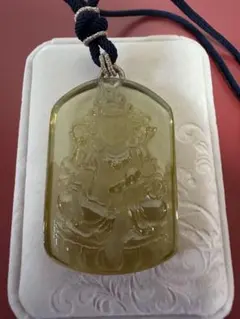 水晶製仏像彫刻ネックレス