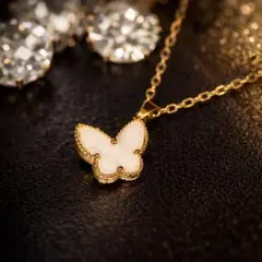 【ギフトボックス付】 蝶 ネックレス パピヨンモチーフ ゴールド ホワイト
