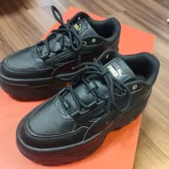PUMA ブラック 厚底　スニーカー 23.5cm