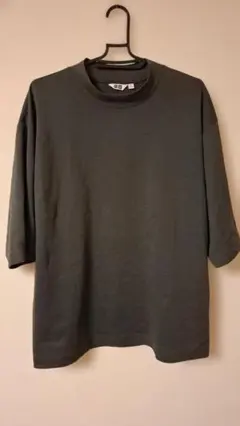 ユニクロU エアリズムコットンオーバーサイズモックネックT（5分袖）