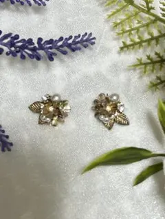 【値下げ中】アンティーク風　花モチーフ ピアス