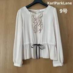 カールパークレーン　フリル付長袖ペプラムブラウス　ウエストリボン　ベージュ　9号