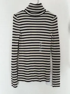 UNIQLO オフホワイト・黒ストライプ タートルネックニット Mサイズ