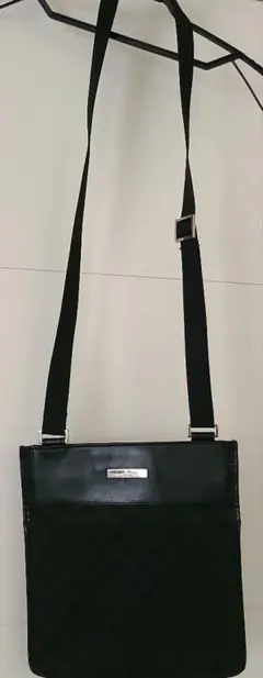 GUCCI　　GGキャンバス 　斜めかけ