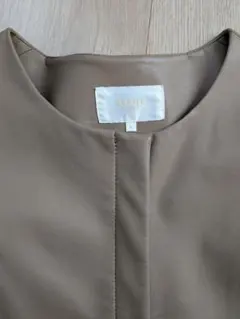 BEAMS ノーカラージャケット ベージュ