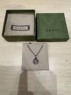 GUCCI アラベスク インターロッキング ペンダント ネックレス