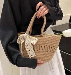 レースリボン付きベージュかごバッグ