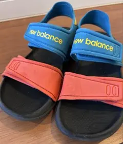 new balance 子供用サンダルのサムネイル