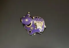 ANNA SUI あかべこモチーフ ブローチ パープルのサムネイル