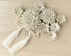 アイボリー花モチーフヘアアクセサリー