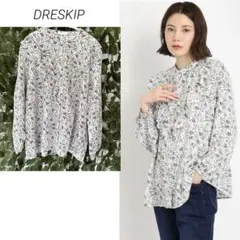 DRESKIP ボタニカルプリントVフリルブラウス