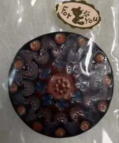 ブローチ　革製品