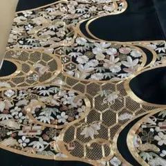 黒留袖 金色刺繍 花柄