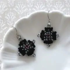 タティングレース モチーフピアスB スクエア ブラック