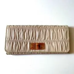 PRADA プラダ ギャザー 二つ折り財布 ベビーピンクベージュ walletのサムネイル