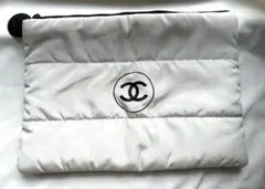 シャネル　ノベルティ　ポーチ　オフホワイト