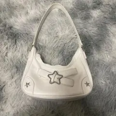 ホワイト ハンドバッグ 星形装飾付き