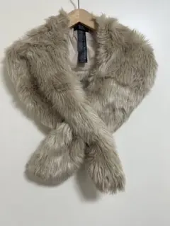 ZARA フェイクファーマフラー　ショールのサムネイル