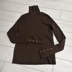 リブ袖口ボタンタートルネックプルオーバー ブラウン
