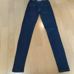 Levi's スキニーデニム ダークブルー 710 super skinny