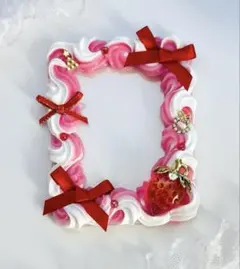 ホイップデコ　B8硬質トレカケース　白　赤　ミックス　いちご