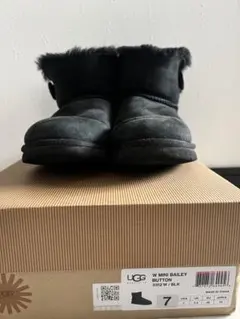 UGG W MINI BAILEY BUTTON 7 ブラック