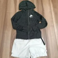 ナイキ、パーカー＆短パン、子供用Мサイズ（130㌢くらい）