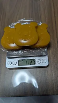 日本ミツバチ 蜜蝋 （１１２、７ｇ）、分蜂の誘引に使えます