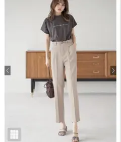 GRL✨ベルト付き センタープレス テーパードパンツ ベージュのサムネイル