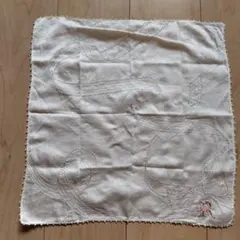 CLASSICS THE SMALL LUXURY　刺繍ハンカチ ベージュ Rのサムネイル