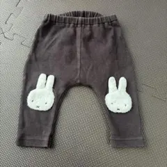 ミッフィー刺繍付きチャコール色のパンツ