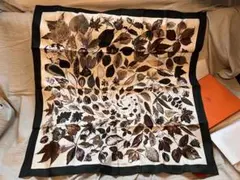 極美品　希少　エルメス　カレ９０　HERMÈS シルクスカーフ落ち葉デザイン