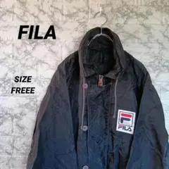 FILA フード付きナイロンジャケット 大きなポケット付き