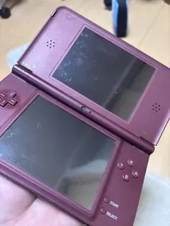 DSiLL本体（ワインレッド）充電器付き