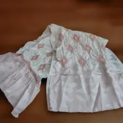 白地に赤絞り・帯揚げ。