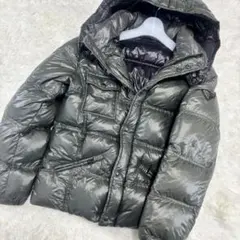 PRADA ダウンジャケット 三角ロゴ オリーブ グリーン サイズ10 PRADA ダウンジャケット 三角ロゴ オリーブ グリーン サイズ10 - メルカリ