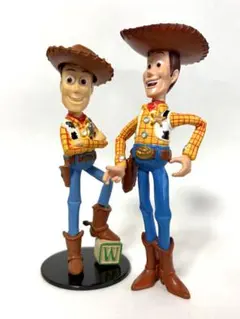 トイストーリー ウッディ フィギュア　2個
