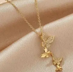 バタフライネックレス 蝶モチーフのクリスタルネックレス