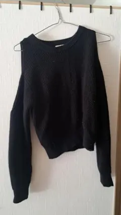 オフショルダーリブ編み長袖ニット 黒