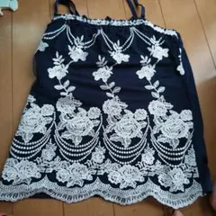 キャミソール ネイビー ホワイト 花柄 刺繍のサムネイル