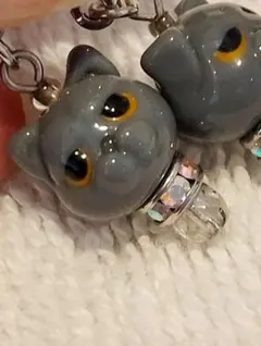 猫モチーフ イヤリング グレー ガラス製