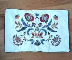 刺繍入り クッションカバー まくらカバー　ホワイトのサムネイル