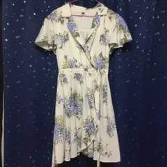 シュープリームララ　水色花柄　フレンチスリーブ　リボン　ワンピース