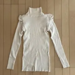フリル付きホワイト長袖タートルネック