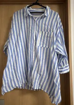 ストライプ ボタン付きシャツ