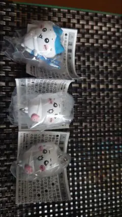 ちいかわ　つまんでつなげてますこっと